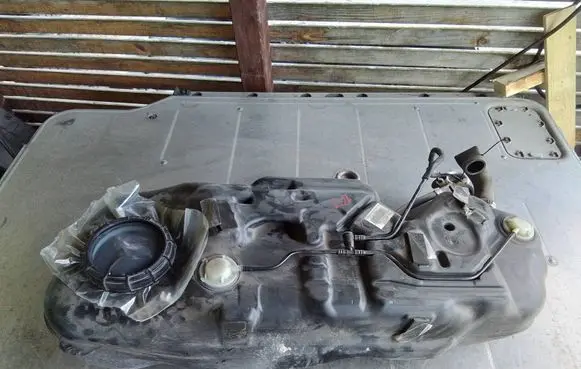 Suzuki Vitara (LY) Fuel tank 8910161MX 4077718AB 8910161MY