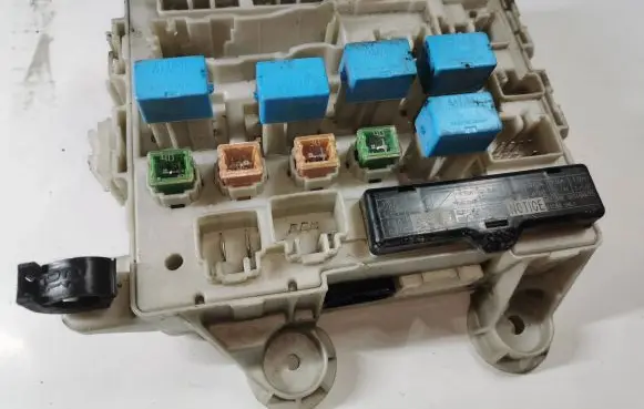 Toyota Previa (XR30, XR40) II Fuse box set 8922128150
