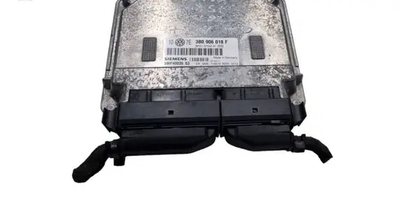 Volkswagen PASSAT B5.5 Engine control unit/module 3B0906018F