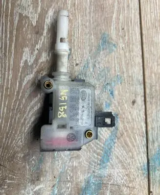 Volkswagen PASSAT B5.5 Tailgate boot lock/latch motor 3B5827061C