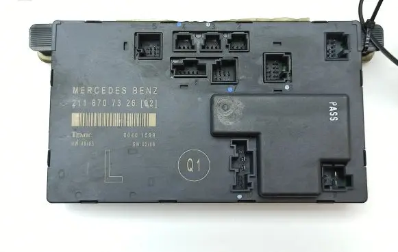 Mercedes-Benz E W211 Door control unit/module 2118707326 00401599