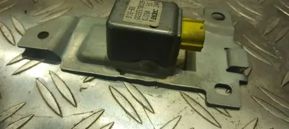 Mazda 626 Airbag deployment crash/impact sensor gg3e57kc0b