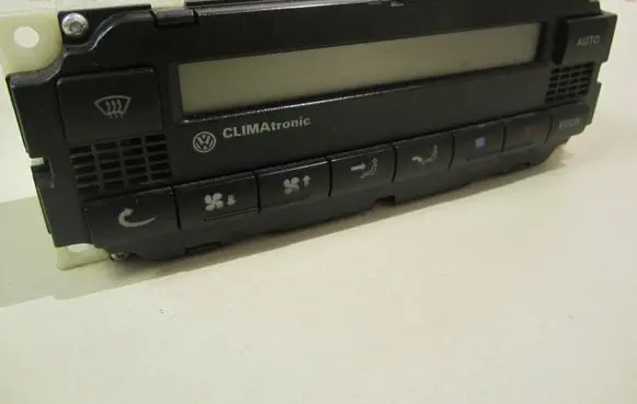 Volkswagen PASSAT B5 Climate control unit 3B1907044A