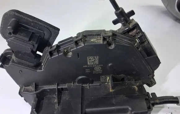 Volkswagen e-Golf Rear door lock 5TA839016K