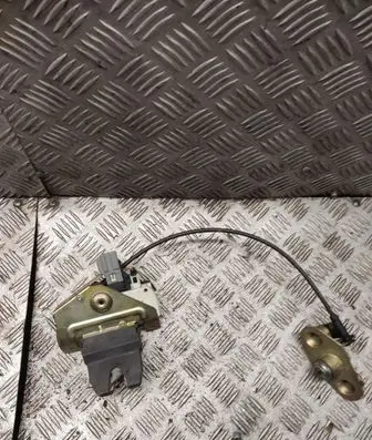 Volvo S80 Tailgate exterior lock 8679694