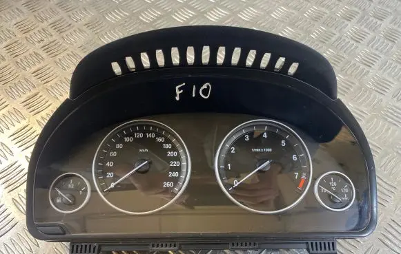 Speedometer (instrument cluster)