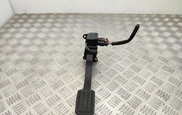 Peugeot 3008 II Accelerator throttle pedal 9674829180