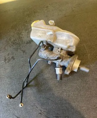 Volkswagen Transporter - Caravelle T5 Master brake cylinder 7H0611303A