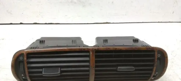 Seat Toledo II (1M) Dash center air vent grill 8L0820951