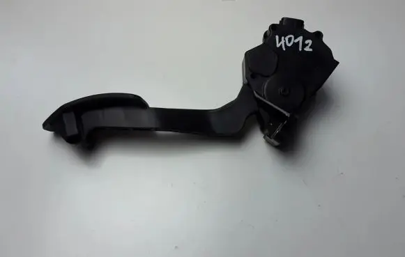 Subaru Forester SK Accelerator throttle pedal 36010FL021
