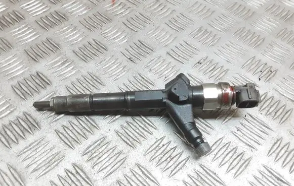 Nissan Almera Tino Fuel injector 02F18830