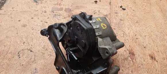 Volvo S40 Fuel filter housing AV6Q9180AF