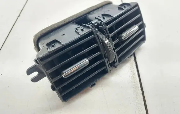 Nissan Navara D23 Rear air vent grill 687944JA1B 687944JA2B