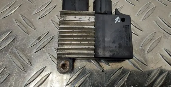 Toyota Avensis T270 Coolant fan relay 89257499300
