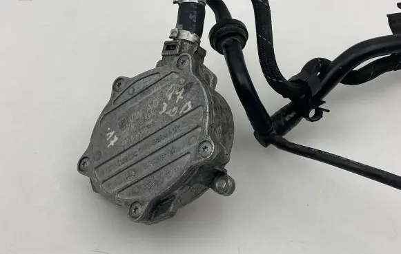 Audi Q7 4M Vacuum pump 06E145100Q ST732M5A 130813