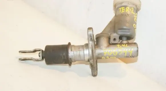 Nissan Terrano Clutch master cylinder 306107F000