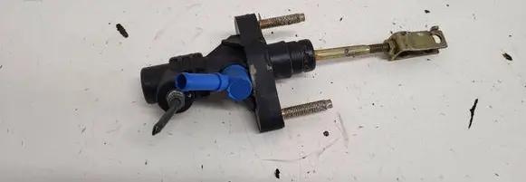 Toyota Corolla Verso E121 Clutch master cylinder 040615