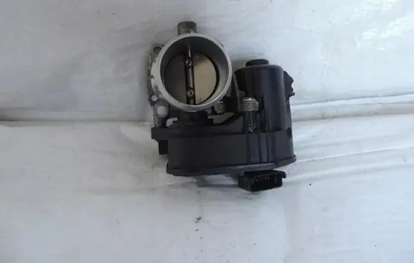 Opel Crossland X Throttle body valve 9801942080