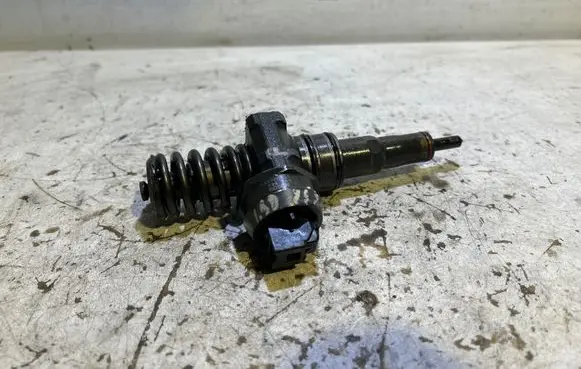 Skoda Octavia Mk2 (1Z) Fuel injector 038130073BP