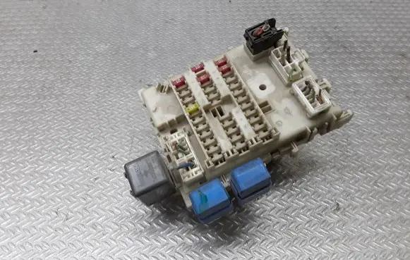 Nissan Almera N16 Fuse module