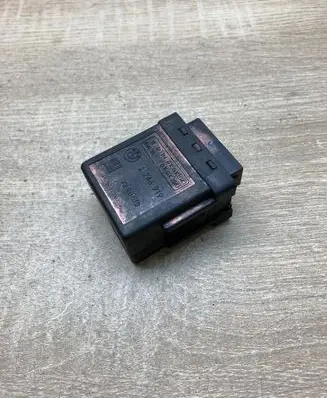 BMW 5 E39 Glow plug pre-heat relay 2246919 72RB510