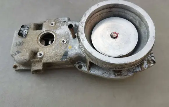 Volkswagen Golf III Fuel distributor 0438120189 049133353AA