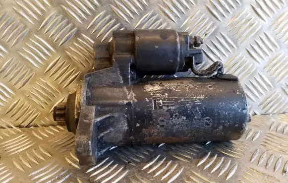Volkswagen Golf IV Starter motor 0001125005 020911023P