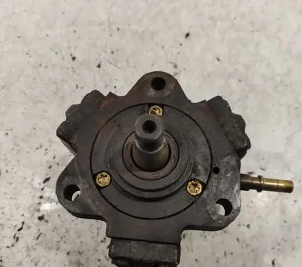 Renault Scenic I Fuel injection high pressure pump 7700111010