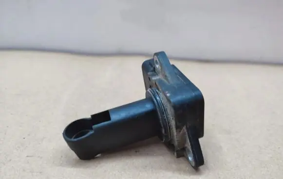 Toyota Avensis T250 Mass air flow meter 1974003070