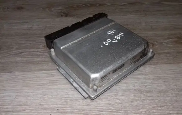 Volvo V70 Engine control unit/module 0281001776 09496667A 28SA4018