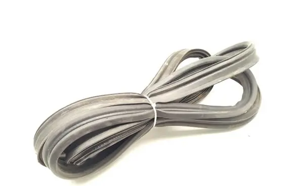 Trunk rubber seal (body)