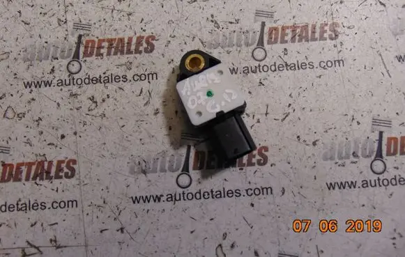 Toyota Auris 150 Airbag deployment crash/impact sensor 8983102080