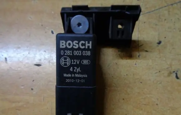 Skoda Yeti (5L) Glow plug pre-heat relay 038907281D