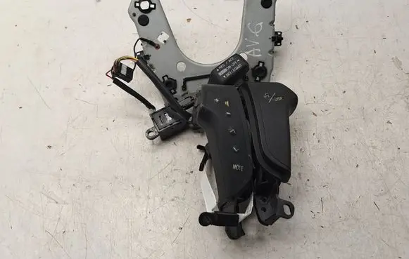 Steering wheel buttons/switches