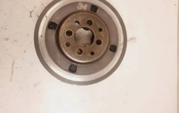 Volkswagen Golf IV Crankshaft pulley