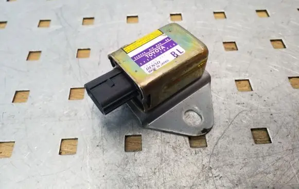 Toyota Land Cruiser (J120) Airbag deployment crash/impact sensor 8983360010 18790060010