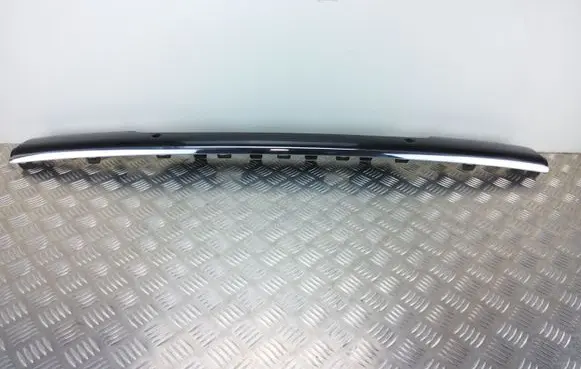 Trunk door license plate light bar