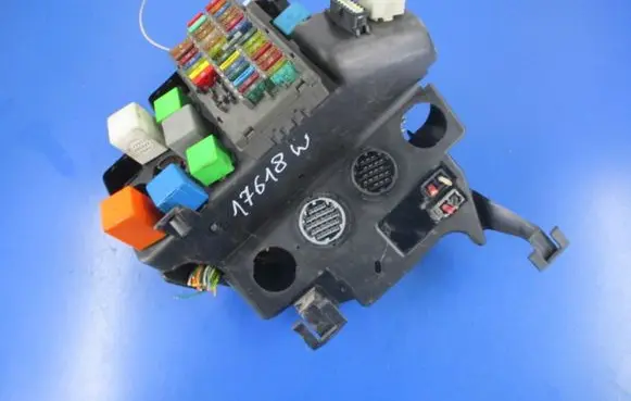 Citroen Berlingo Fuse box set 9568205480