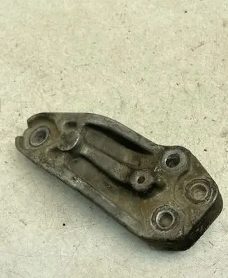 Engine mounting bracket