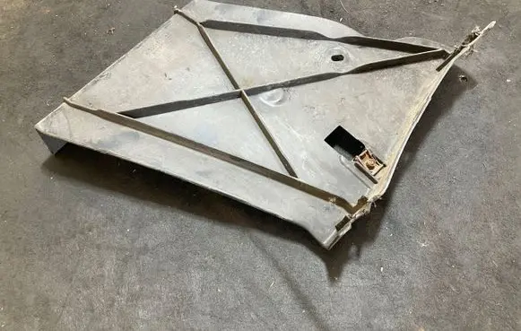 Renault Trafic III (X82) Engine splash shield/under tray 93450278 508433495R 5Q8354953