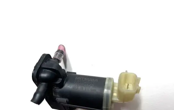 Nissan Leaf II (ZE1) Windscreen/windshield washer pump EW17002