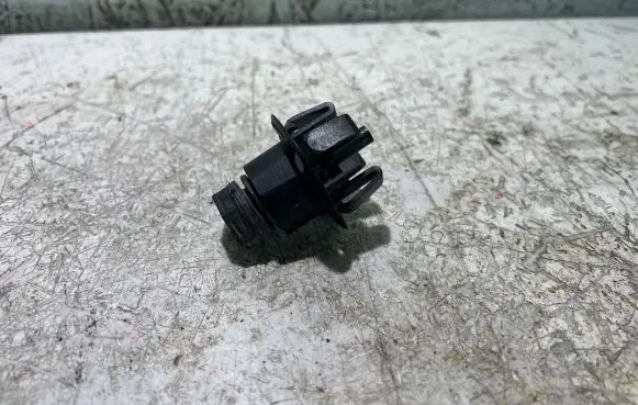 Mini Cooper Countryman F60 Fender mounting bracket 7183752