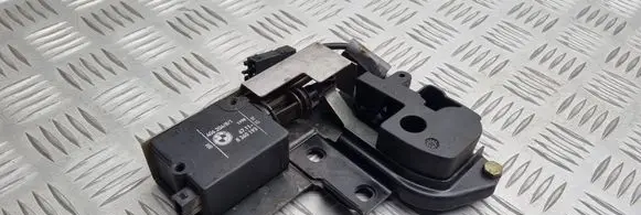 BMW 5 E39 Tailgate window lock/catch/latch 8120419 8360193