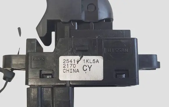 Nissan Leaf II (ZE1) Electric window control switch 1KL5A