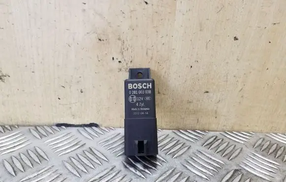 Volkswagen Golf VI Glow plug pre-heat relay 0281003038 038907281D