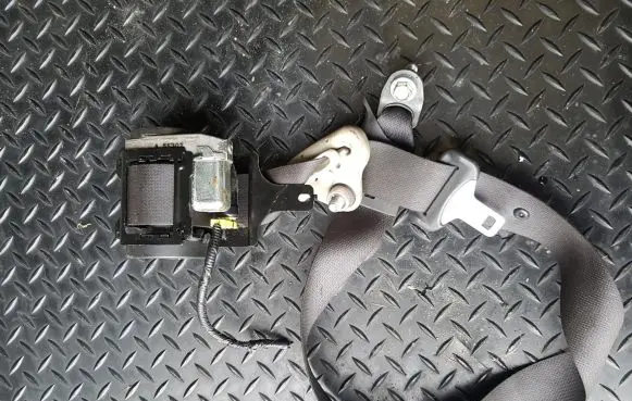 Renault Koleos I Front seatbelt