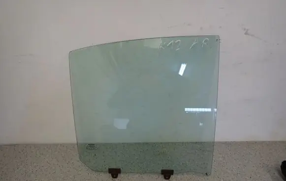 Nissan Micra Sliding door window/glass 