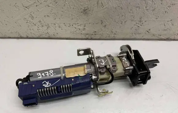 Volkswagen PASSAT B7 Tailgate hydraulic pump motor 3C9827384K