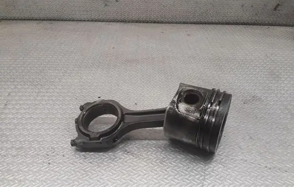 Ford Focus C-MAX Piston with connecting rod 