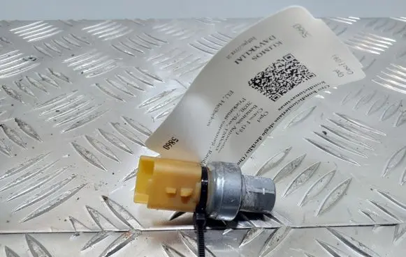 Opel Corsa F Air conditioning (A/C) pressure sensor 9673005380
